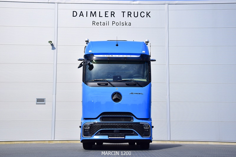 _DSC3713 Mercedes-Benz Actros ProCabin-crop---.JPG