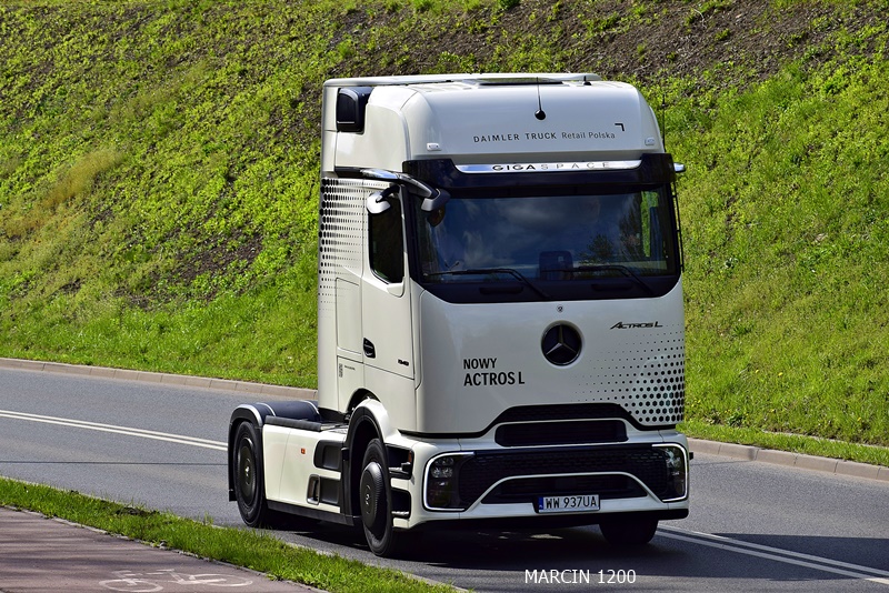 _DSC3736 Mercedes-Benz Actros ProCabin-crop---.JPG