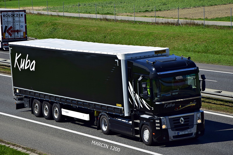 _DSC8099-crop-KUBA-RENAULT MAGNUM.JPG