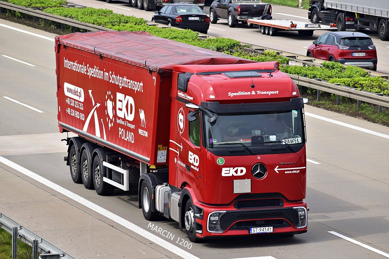 _DSC4683-crop-EKD-Mercedes-Benz Actros ProCabin.JPG