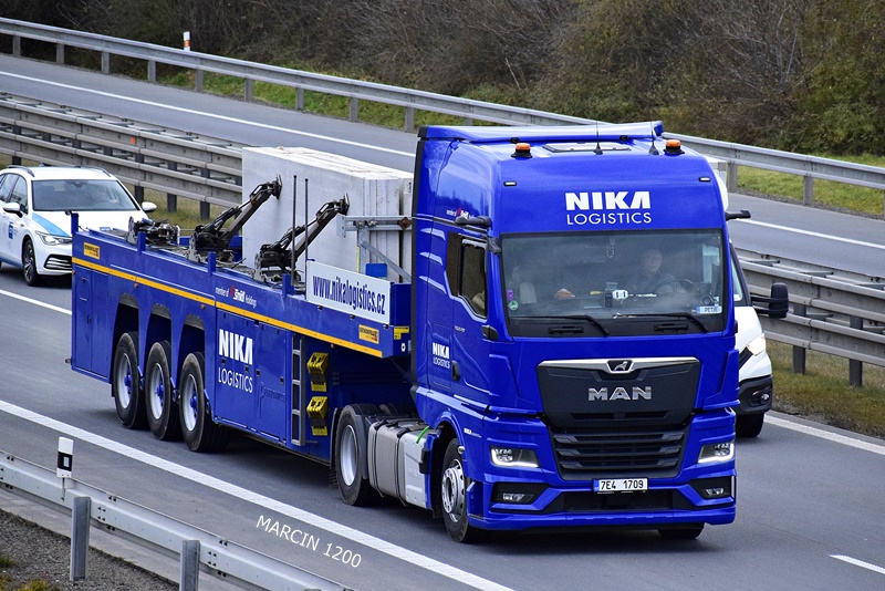 _DSC0752 NIKA-crop-MAN TGX II.JPG