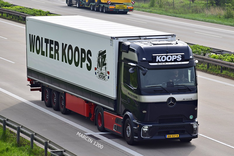 _DSC4388-crop WOLTER KOOPS-Mercedes-Benz Actros ProCabin.JPG