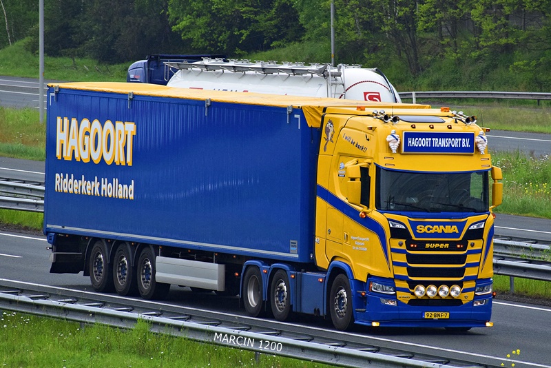 _DSC4184 HAGOORT TRANSPORT BV-crop-SCANIA S520 V8.JPG