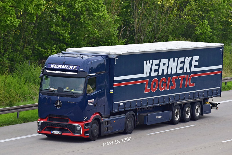 _DSC4118 WERNEKE-crop-Mercedes-Benz Actros ProCabin.JPG