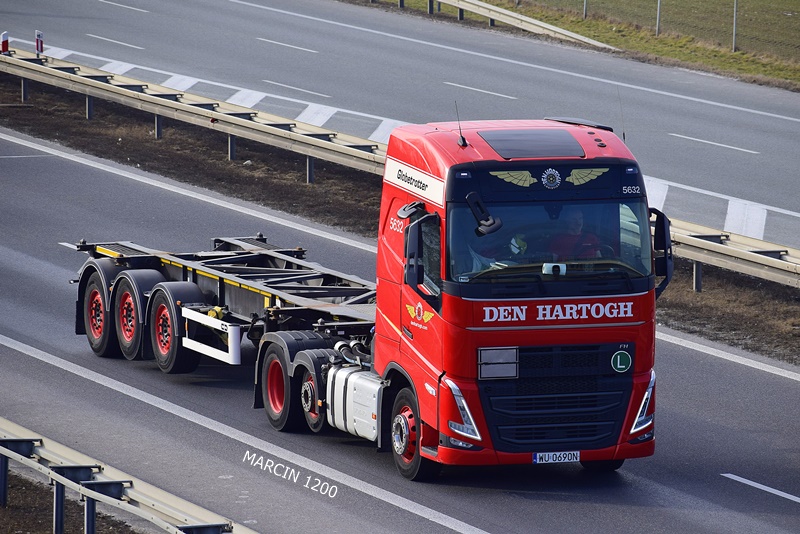_DSC1698 DEN HARTOGH-crop-VOLVO FHV.JPG