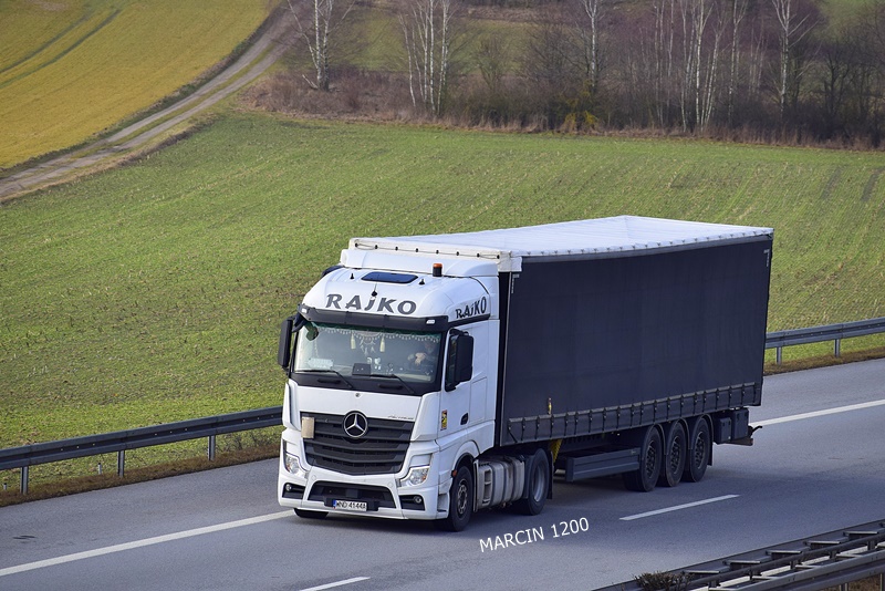 _DSC9560 RAJKO-crop-Mercedes-Benz Actros MP5.JPG