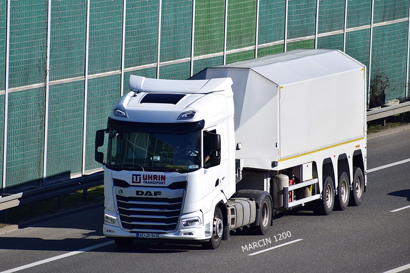 _DSC3132 UHRIN-crop-DAF XG.JPG