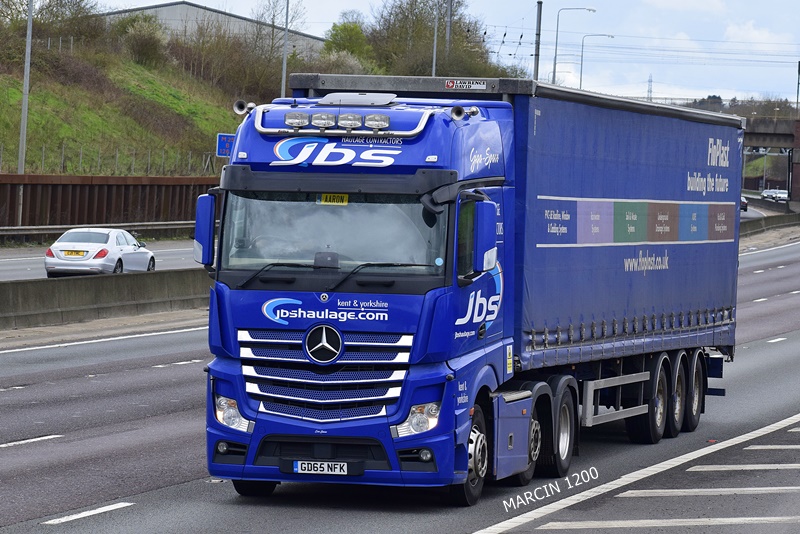 _DSC0693-crop-JBS-Mercedes-Benz Actros MP4.JPG