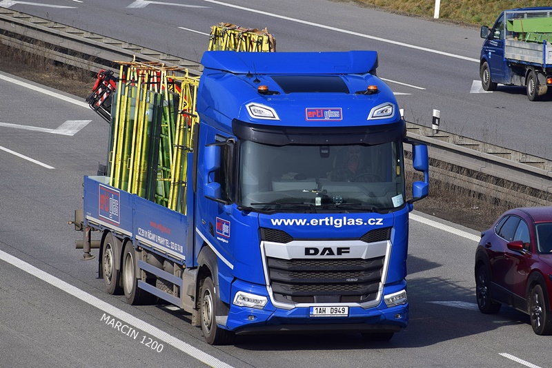_DSC2206 ERTL GLAS-crop-DAF XF.JPG