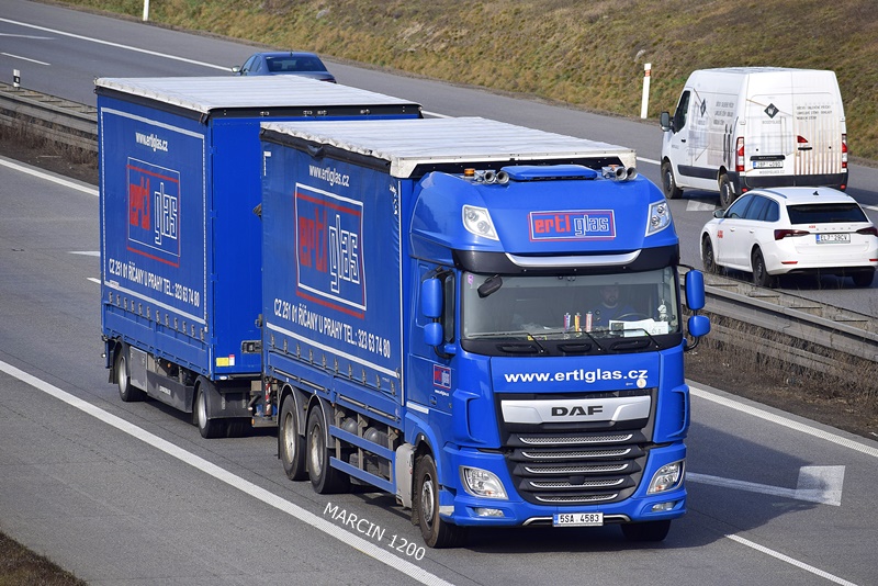 _DSC2127 ERTL GLAS-crop-DAF XF 106 II.JPG