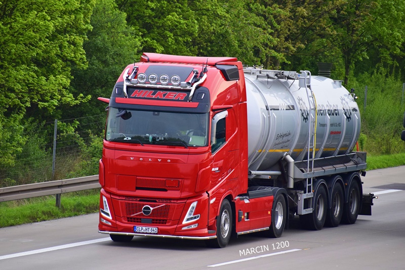_DSC5390 HILKER-crop-VOLVO FH AERO.JPG