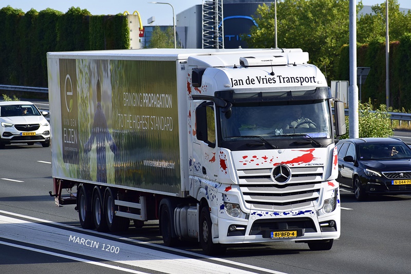 _DSC7959 JAN DE VRIES TRANSPORT-crop-ACTROS MP IV.JPG