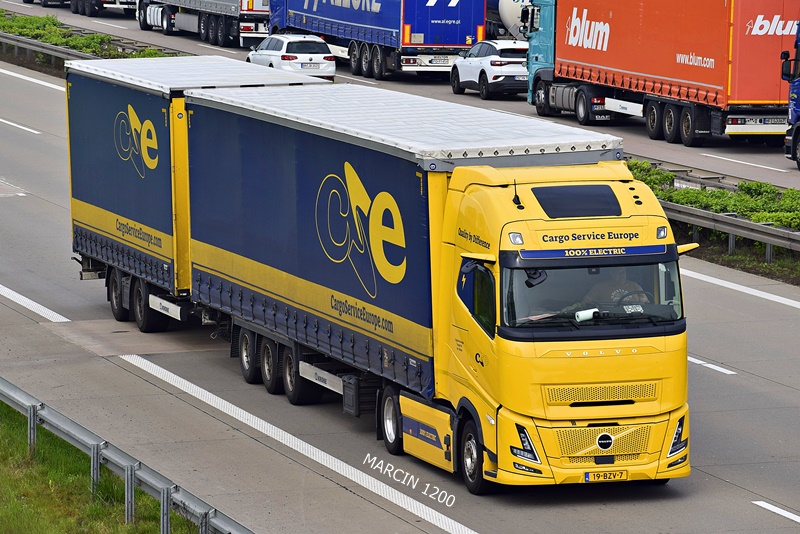 _DSC4415 CSE-25,25m-crop-Cargo Service Europe-100% ELECTRIC-VOLVO FH AERO.JPG