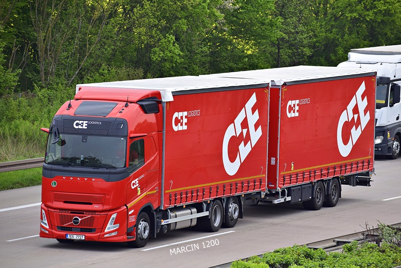 _DSC4286 CEE-crop-VOLVO FH AERO.JPG