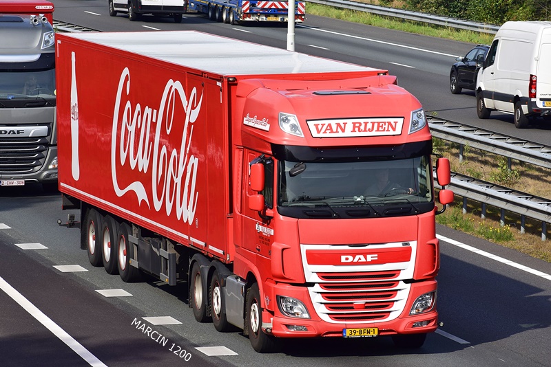 _DSC8320 VAN RIJEN-crop-DAF XF 106.JPG