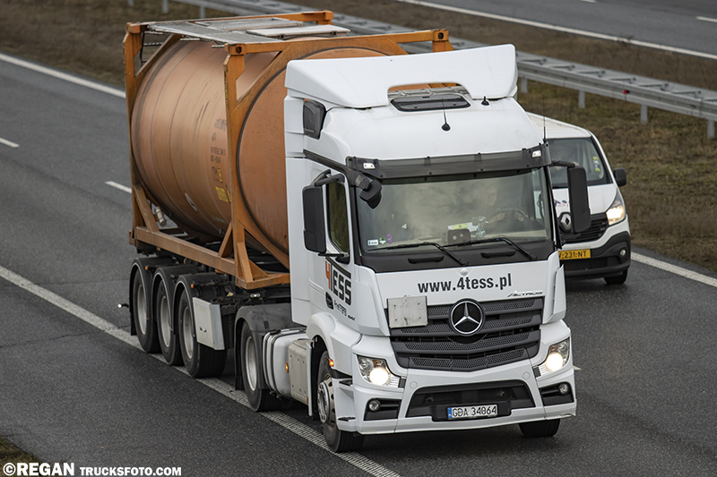 Mercedes-Benz Actros - 4tess.jpg