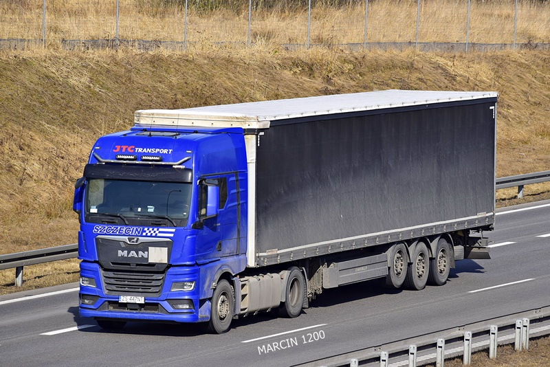 _DSC1899 JTC TRANSPORT-crop-MAN TGX II.JPG