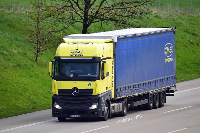 _DSC1395 J&S-crop-Mercedes-Benz Actros MP4.JPG