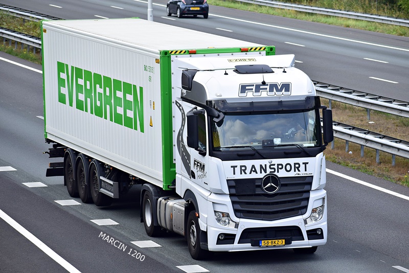 _DSC8490 FFM TRANSPORT-crop-ACTROS MPIV.JPG