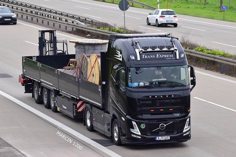 _DSC5547 TRANS EXPRESS LOGISTIC-crop-VOLVO FH AERO.JPG