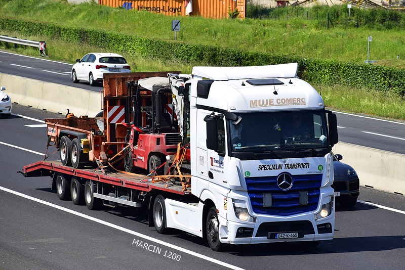 _DSC5699-crop-Muje Comerc-ACTROS MPIV.JPG