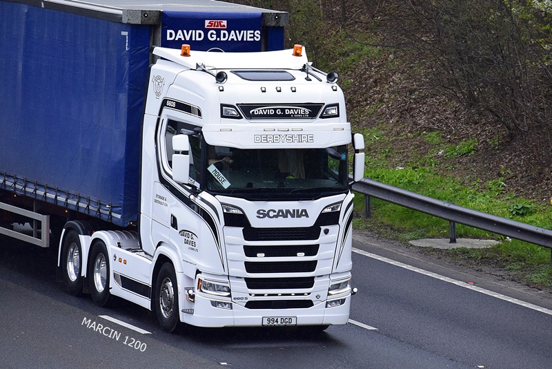 _DSC0091-crop-David G Davies & Sons Ltd-SCANIA S660 V8.JPG