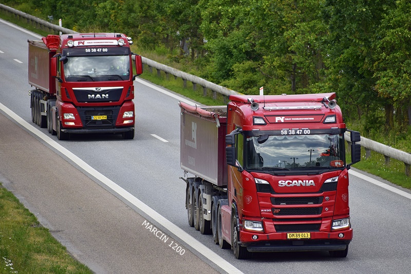 _DSC4450 FV FORLEV VOGNMANDSFORRETNING-crop-MAN TGX-SCANIA R530 XT V8.JPG