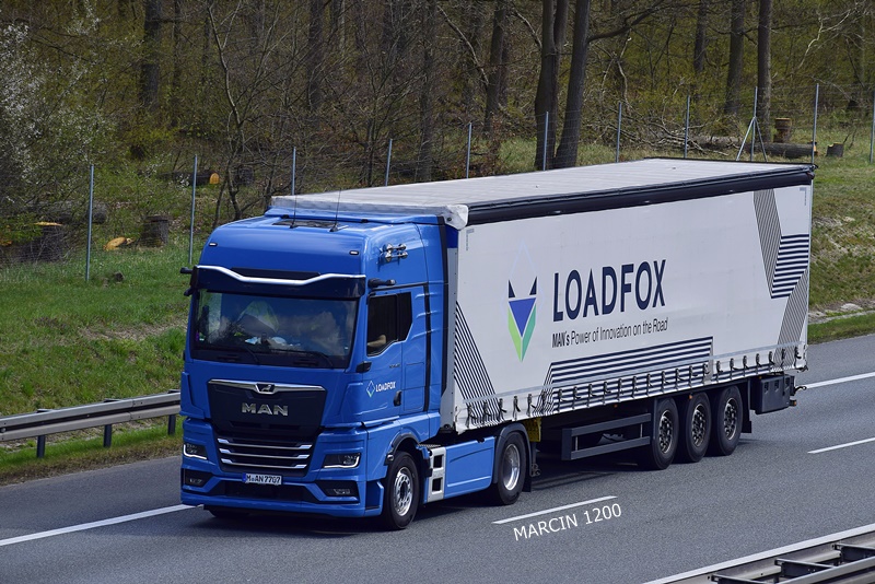 _DSC3505 LOADFOX-crop-MAN TGX II.JPG
