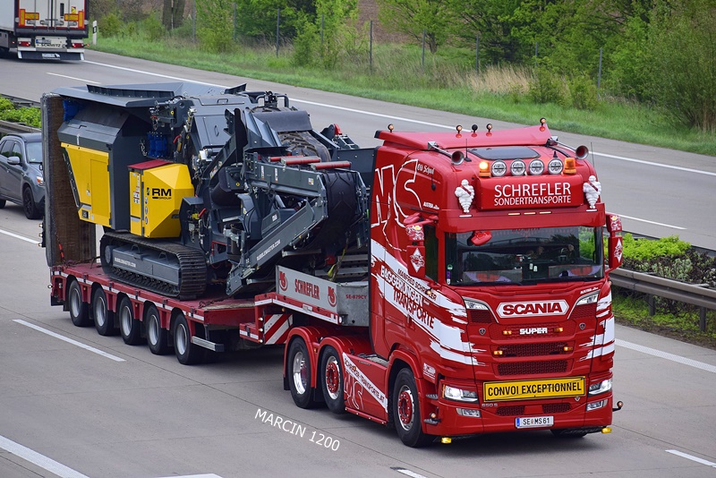 _DSC3847 SCHREFLER SONDERTRANSPORTE-crop-SCANIA S650 V8.JPG