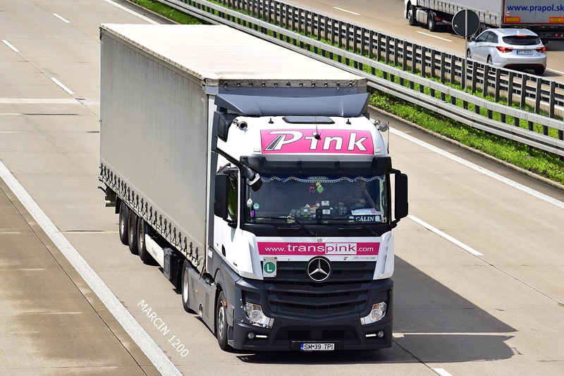 _DSC6711 PINK-crop-ACTROS MPIV.JPG