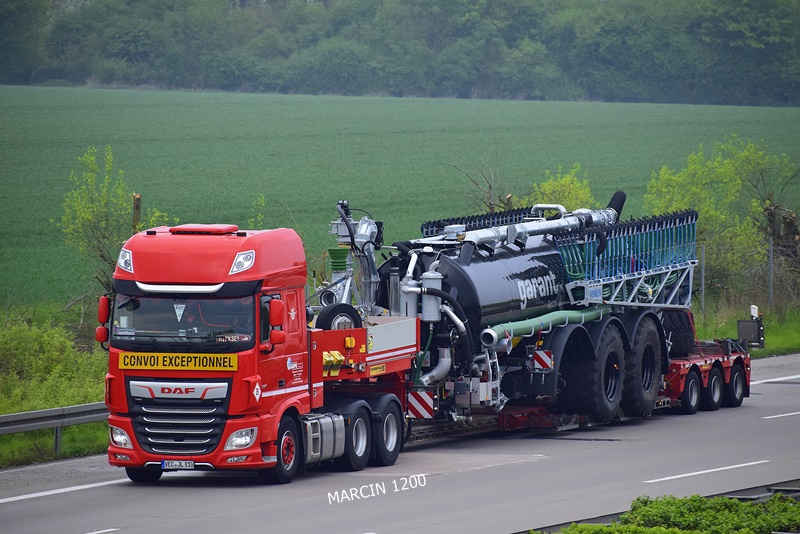 _DSC3908 LAMPE-crop-DAF XF 106 II.JPG