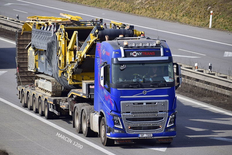 _DSC2600 RONY TRANS-crop-VOLVO FH IV.JPG