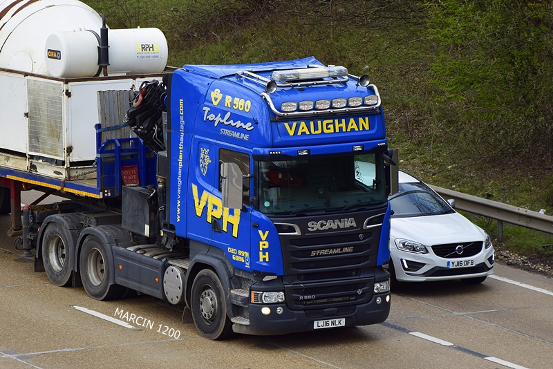 _DSC5321-crop-VPH Vaughan Plant Haulage-SCANIA R560 V8.JPG