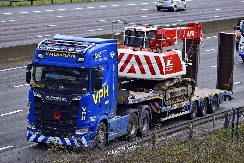 _DSC0270-crop-VPH Vaughan Plant Haulage-SCANIA S650 V8.JPG
