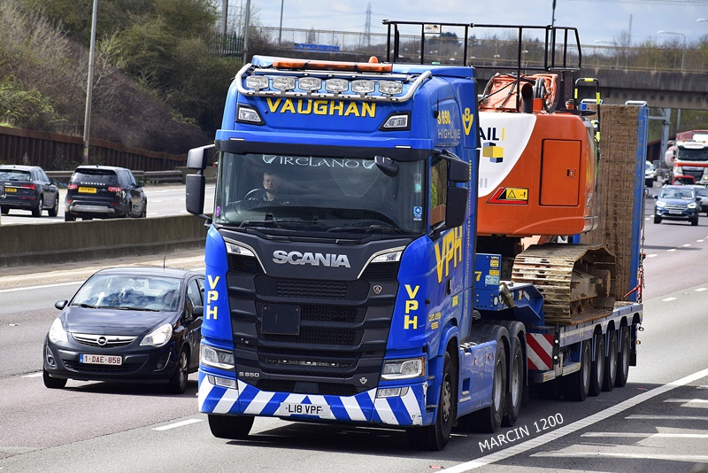 _DSC0740-crop-VPH Vaughan Plant Haulage-SCANIA S650 V8.JPG