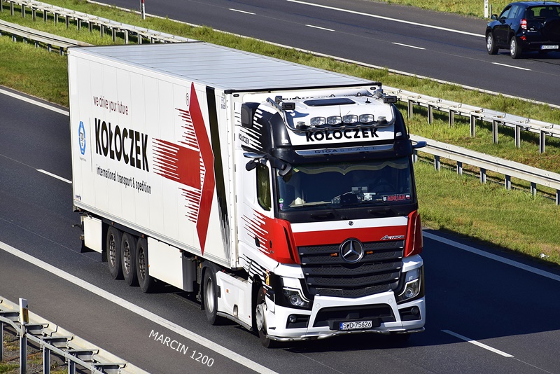 _DSC00011 (1767)-crop-KOŁOCZEK-ACTROS MPV.JPG