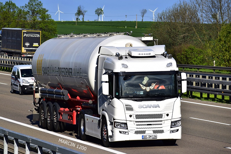 _DSC2415 SAALE DRESDENER MUHLE-crop-SCANIA P450 NG.JPG