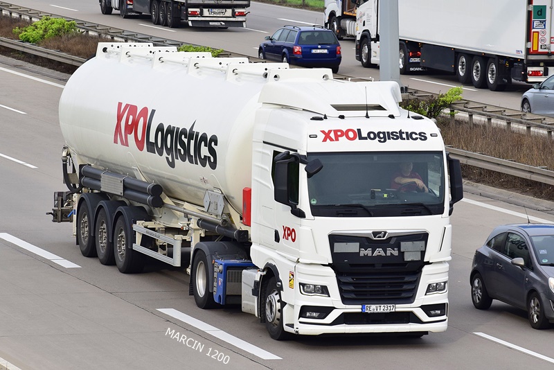 _DSC5485 XPO LOGISTICS-crop-MAN TGX II.JPG