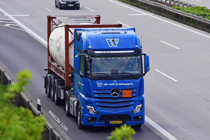 _DSC5021 DE WIT TRANSPORT-crop-ActrosL.JPG