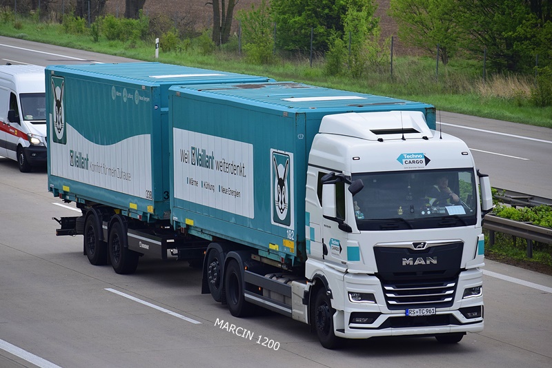 _DSC3860 TECHNO CARGO-crop-MAN TGX II.JPG