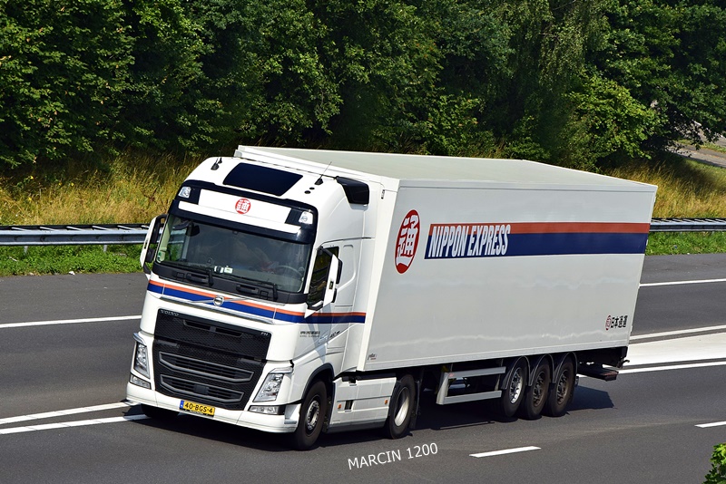 _DSC5143-crop-VOLVO FHIV-Nippon Express.JPG