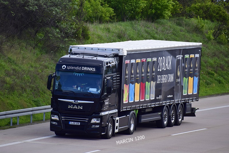 _DSC2661 SPLENDID DRINKS-crop-MAN TGX.JPG