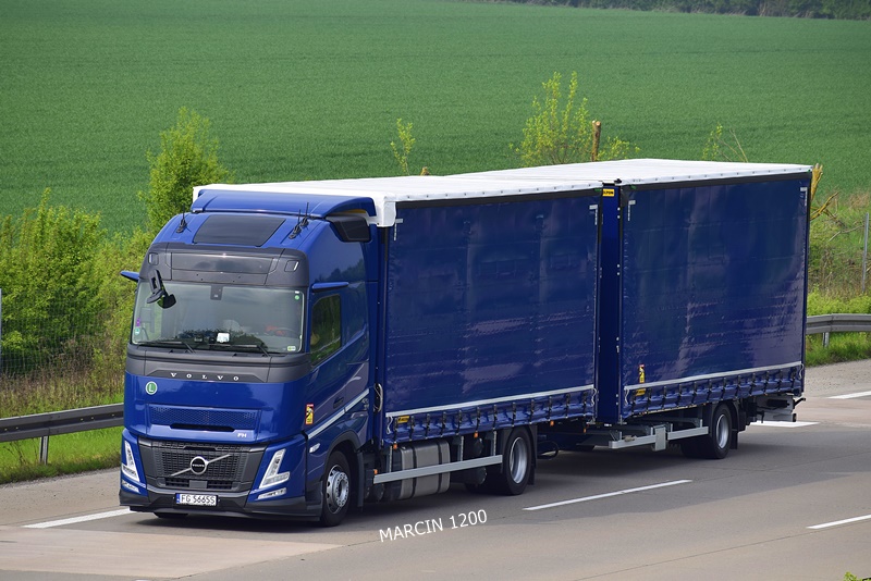 _DSC4408 DROZDA-crop-VOLVO FH AERO-WIELTON.JPG