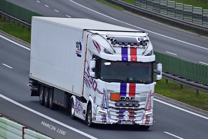 _DSC3641-crop-MAR TRANS-DAF XG+ 530.JPG