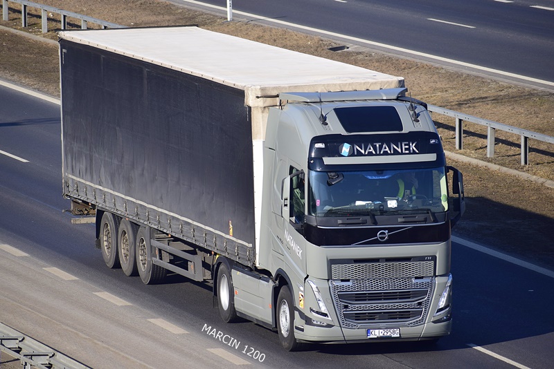 _DSC1428 NATANEK-crop-VOLVO FHV.JPG