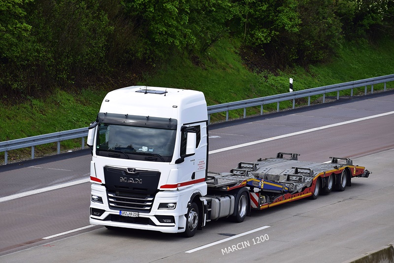 _DSC1134 HOFMANN-crop-MAN TGX II.JPG