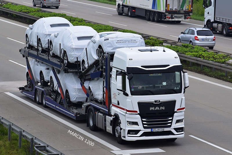 _DSC4126 HOFMANN-crop-MAN TGX II.JPG