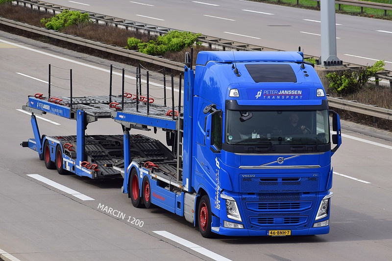 _DSC5753 PETER JANSSEN TRANSPORT-crop-VOLVO FHIV.JPG