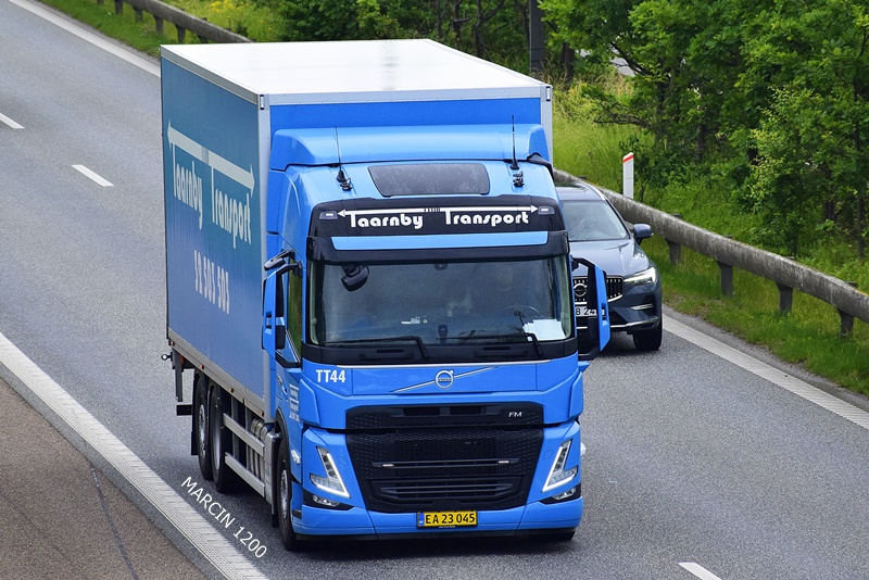 _DSC4479 TAARNBY TRANSPORT-crop-VOLVO FM5.JPG