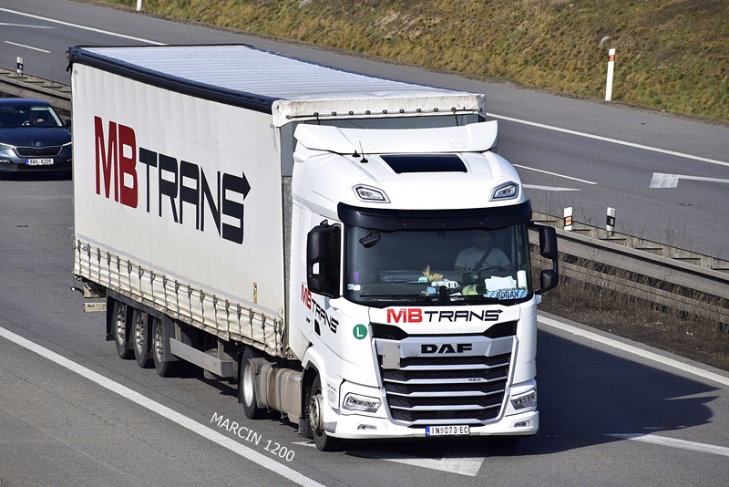 _DSC2257 MB TRANS-crop-DAF XF.JPG